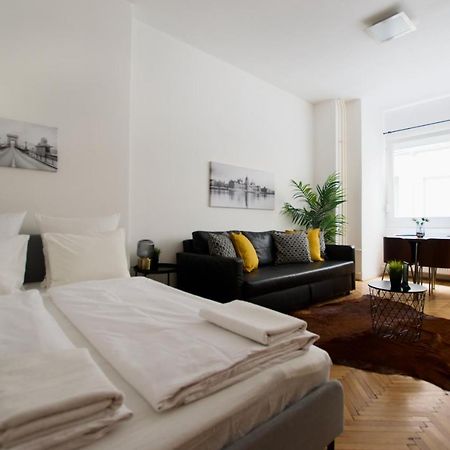 Standard Apartment By Hi5 - Petofi 12 ブダペスト エクステリア 写真