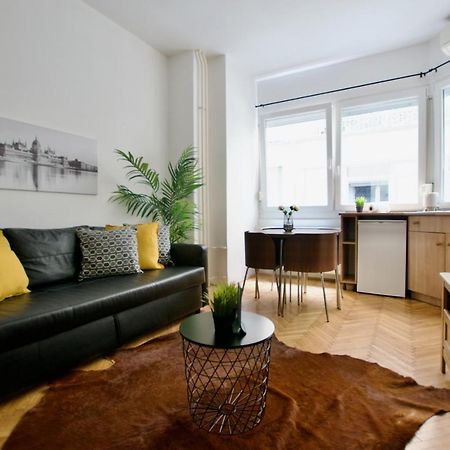 Standard Apartment By Hi5 - Petofi 12 ブダペスト エクステリア 写真