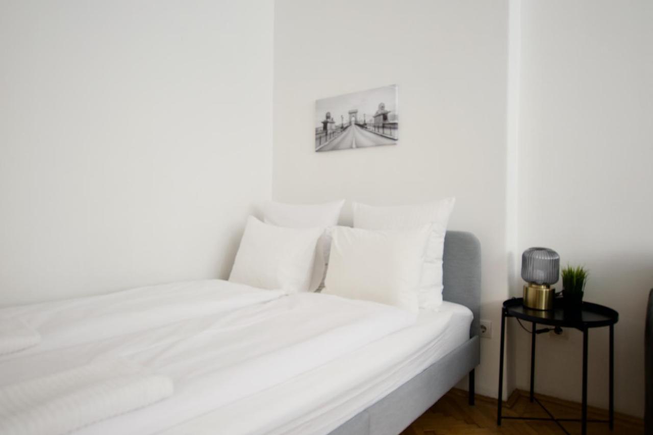 Standard Apartment By Hi5 - Petofi 12 ブダペスト エクステリア 写真