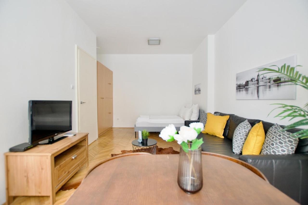 Standard Apartment By Hi5 - Petofi 12 ブダペスト エクステリア 写真